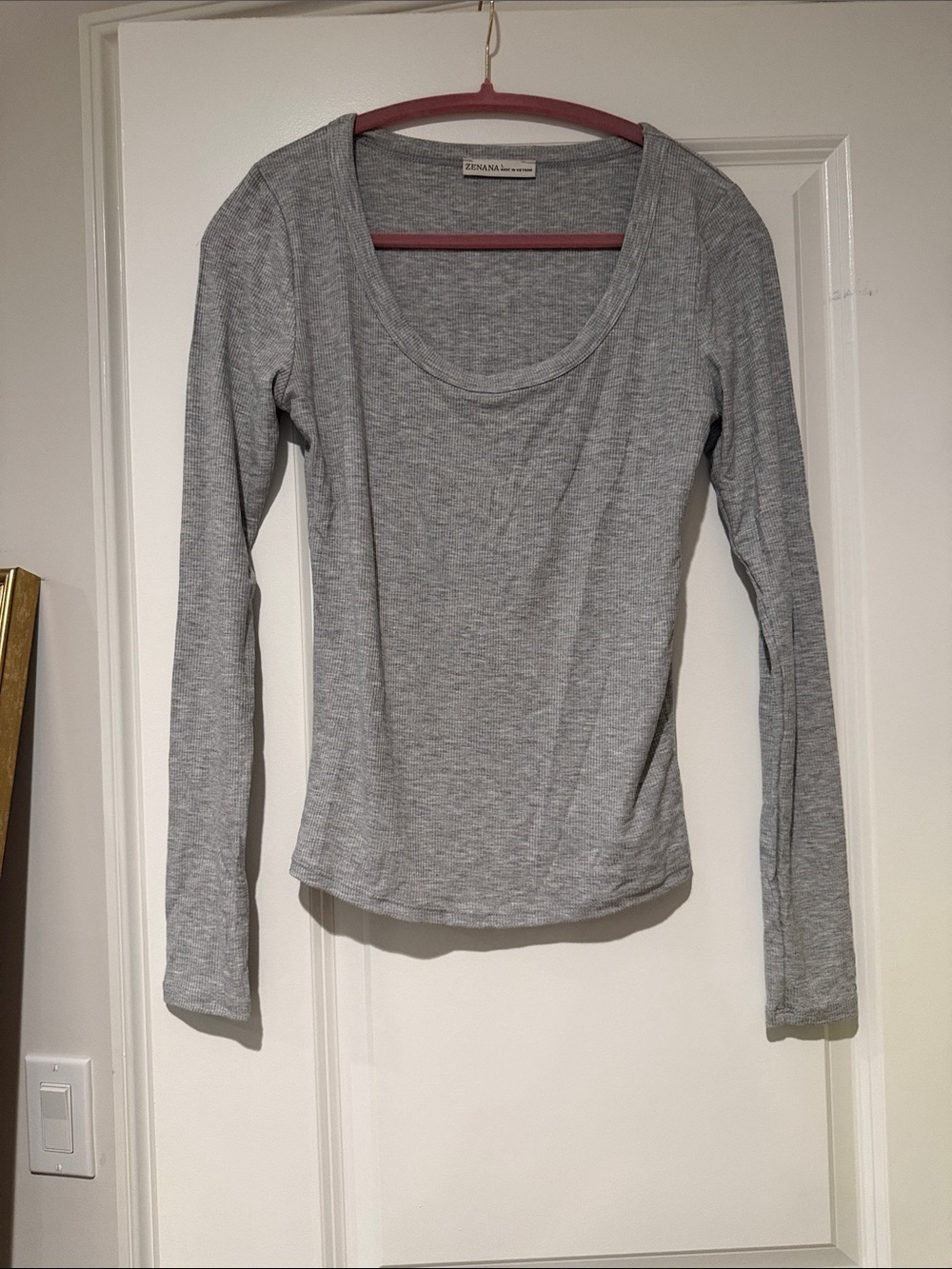 Zenana Long-Sleeve Scoop Neck Tee in Light Gray size Large NWOT
